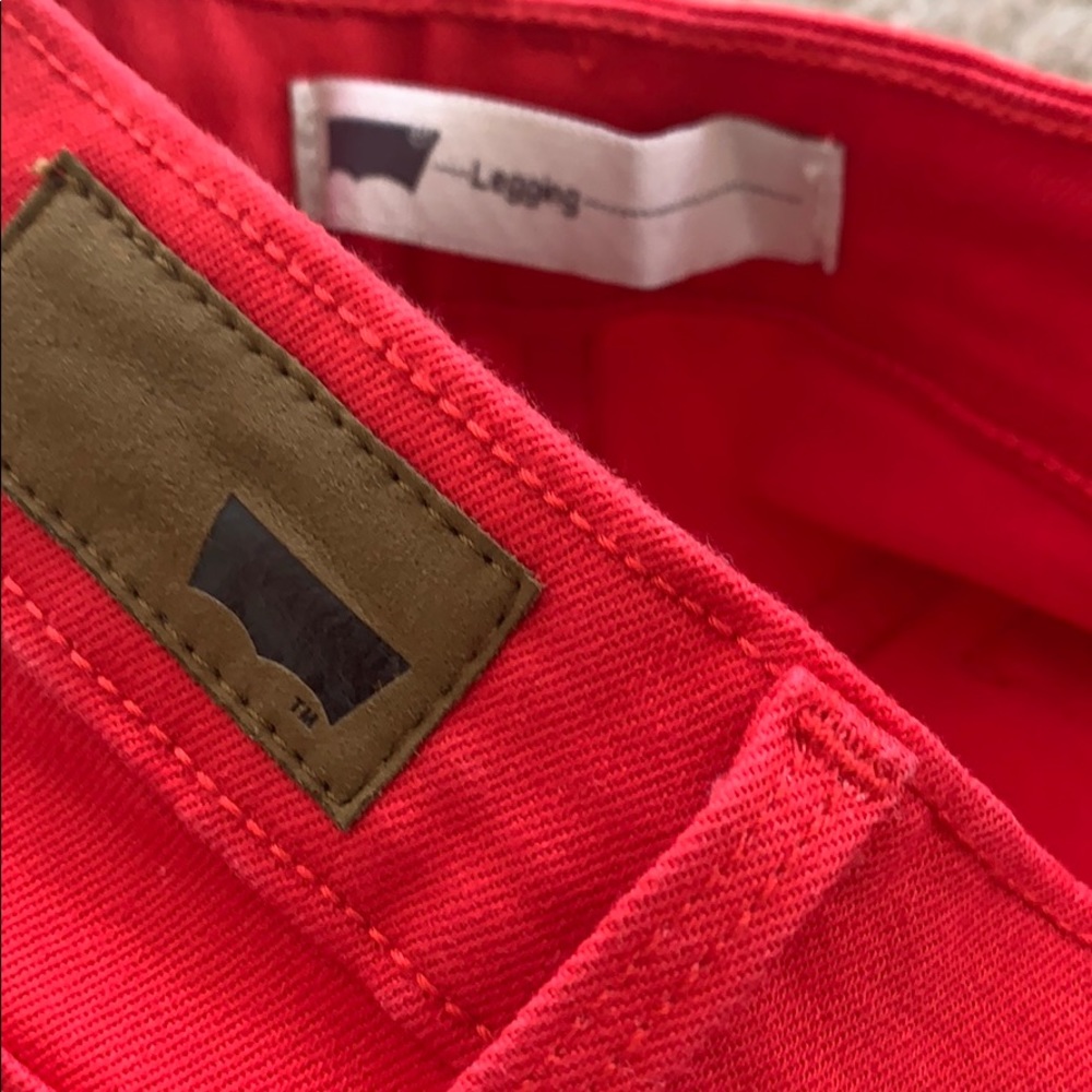 ☘️NWOT ☘️Red LEVIS size 6M W28L32 - Picture 13 of 15